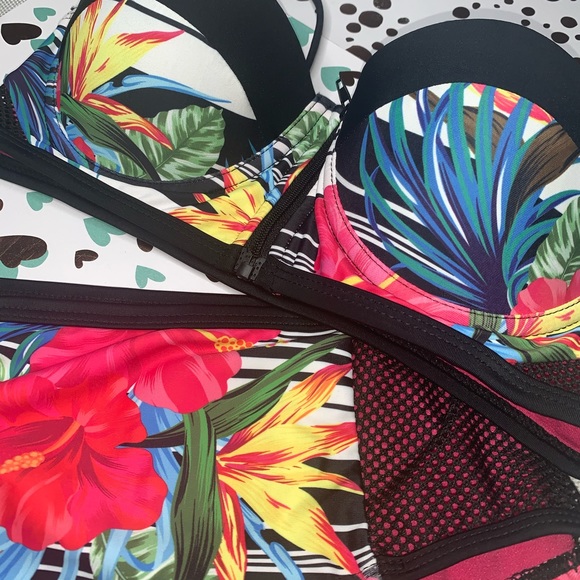 Fashion Nova’ Island Paradise Bikini - Picture 3 of 14